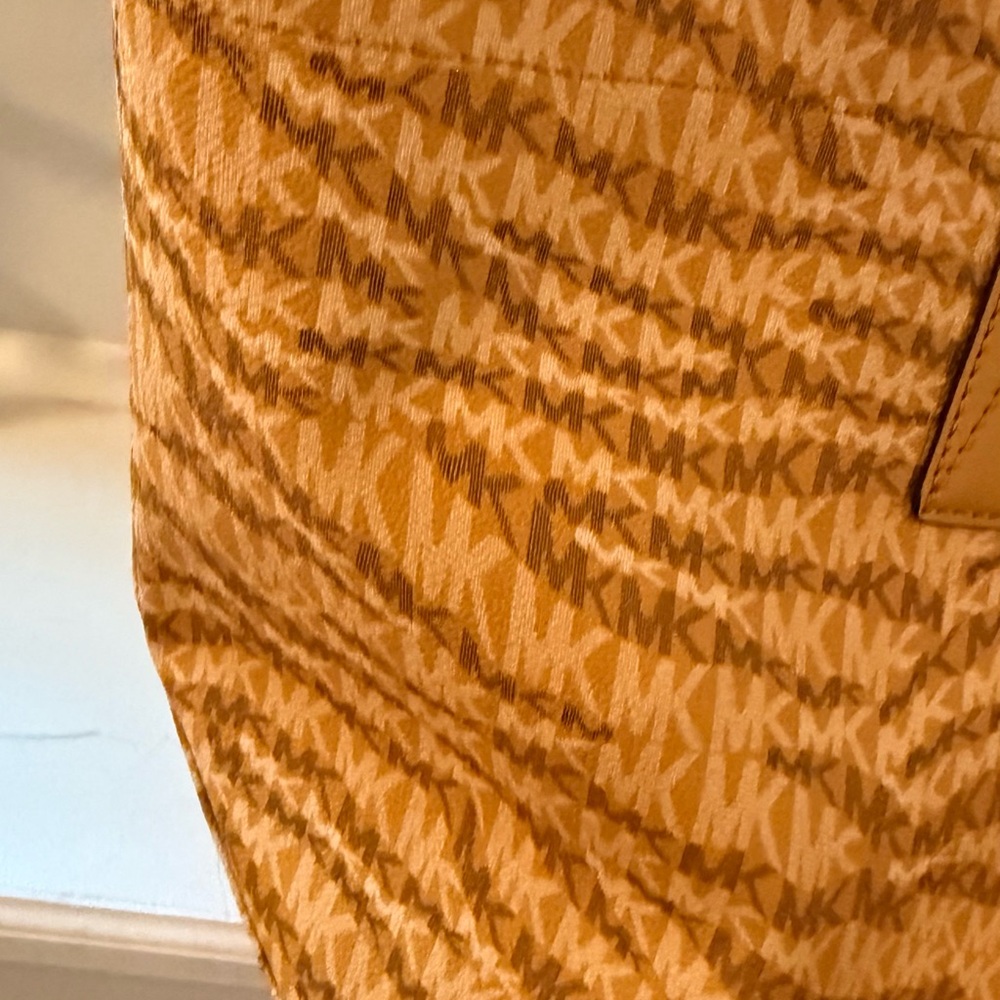 Michael Kors Gold Patterned Large Tote Bag - Picture 5 of 10